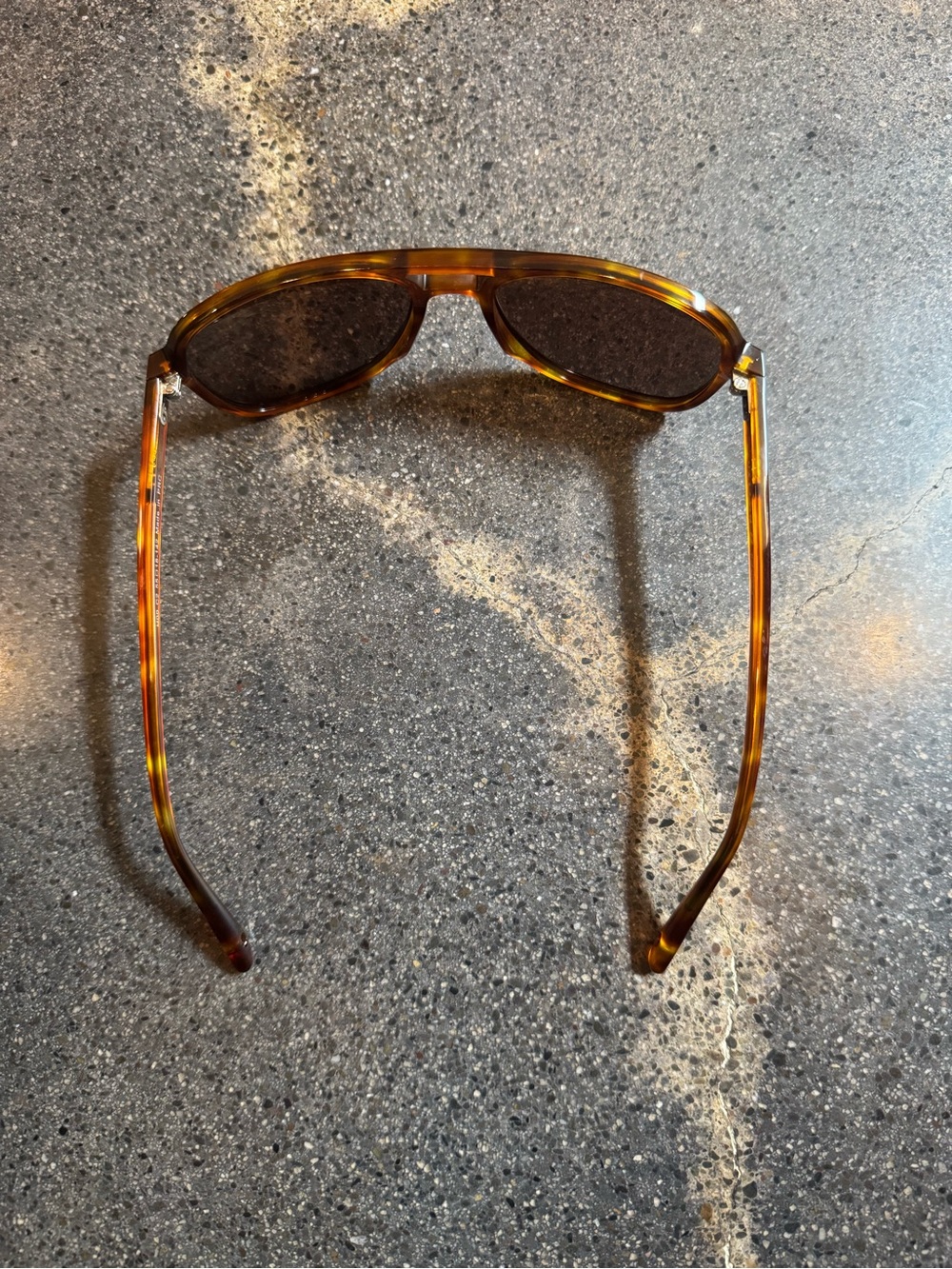 VALLON Howlin’ Tortoiseshell Aviator Sunglasses - Picture 3 of 9